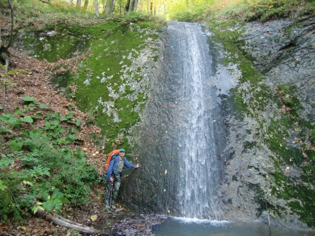 Настоящий, полноводный водопад на реке Скакуха