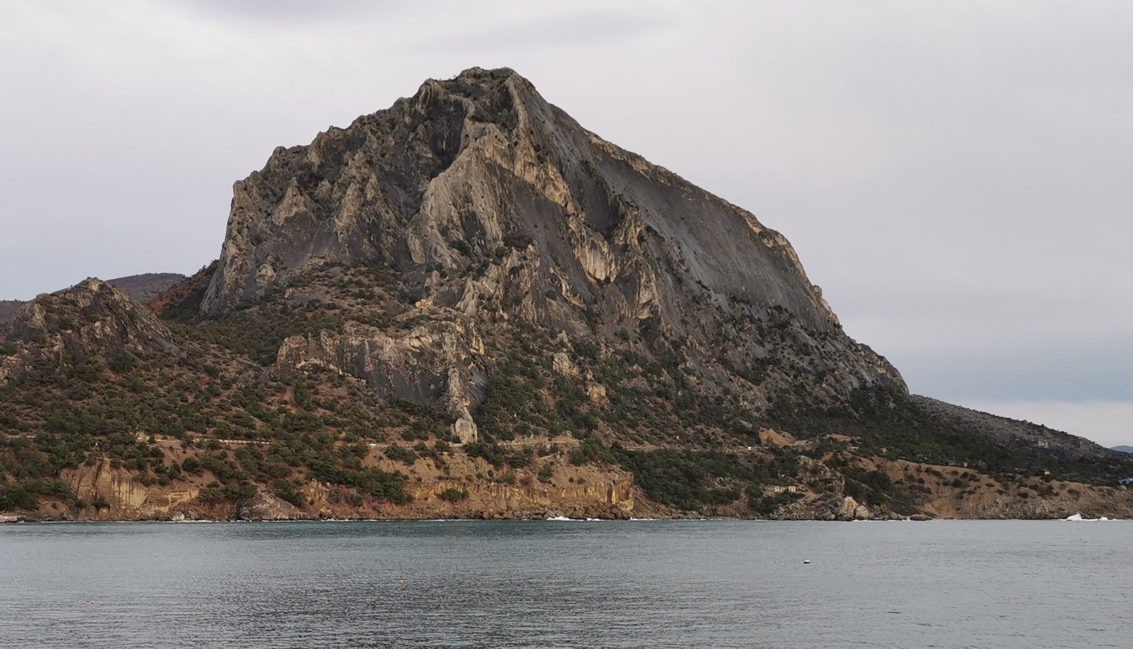 Гора Сокол, вид с моря (лицевая сторона)